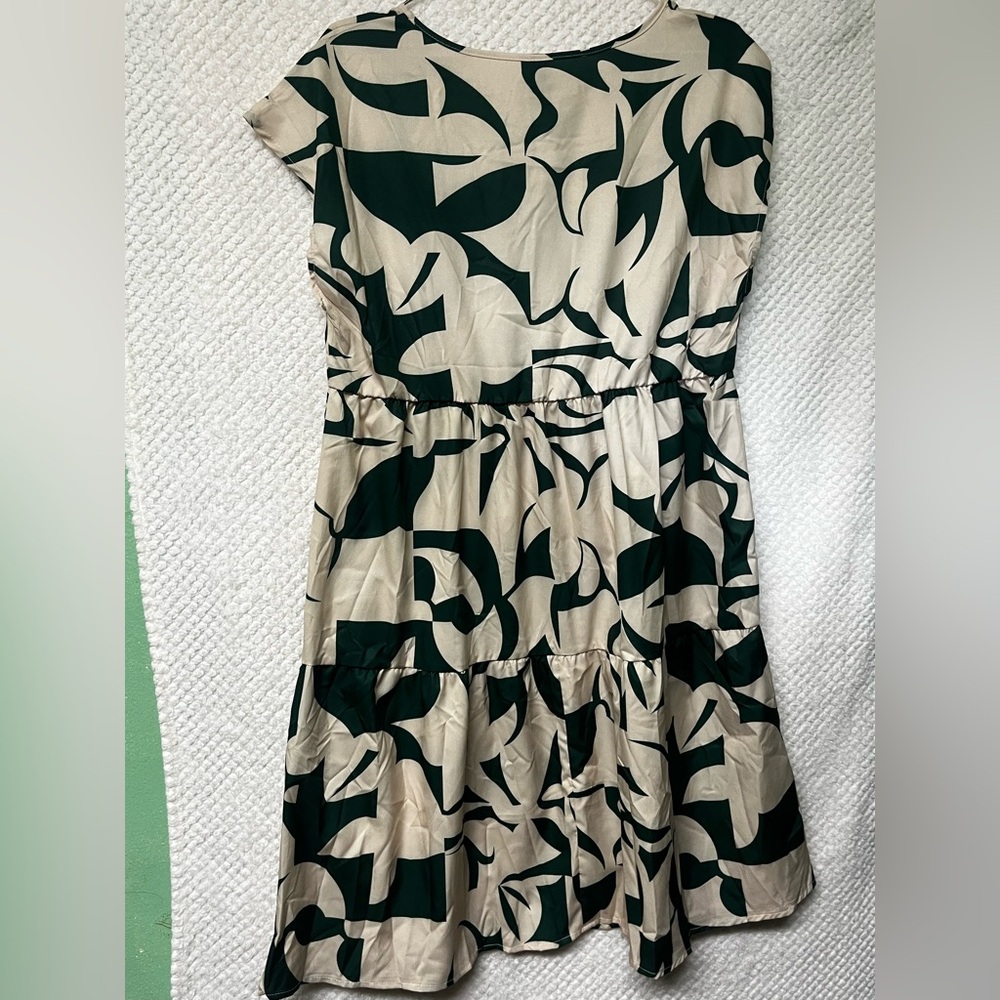 Emery Rose Tunic Dress Green and Ivory Flowy Fit Short Sleeves Scoop Neck NWT - Picture 4 of 5